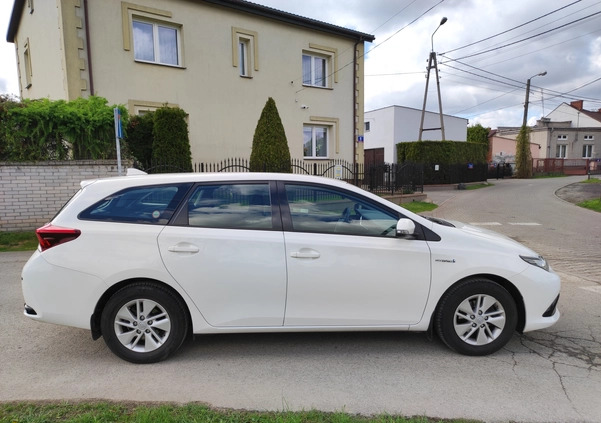 Toyota Auris cena 72000 przebieg: 95000, rok produkcji 2018 z Brzesko małe 254